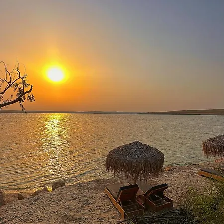 Perryland Urban Farm شاليه *