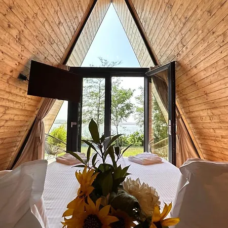 Perryland Urban Farm شاليه *