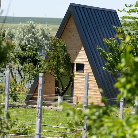 Perryland Urban Farm Alpehytte
